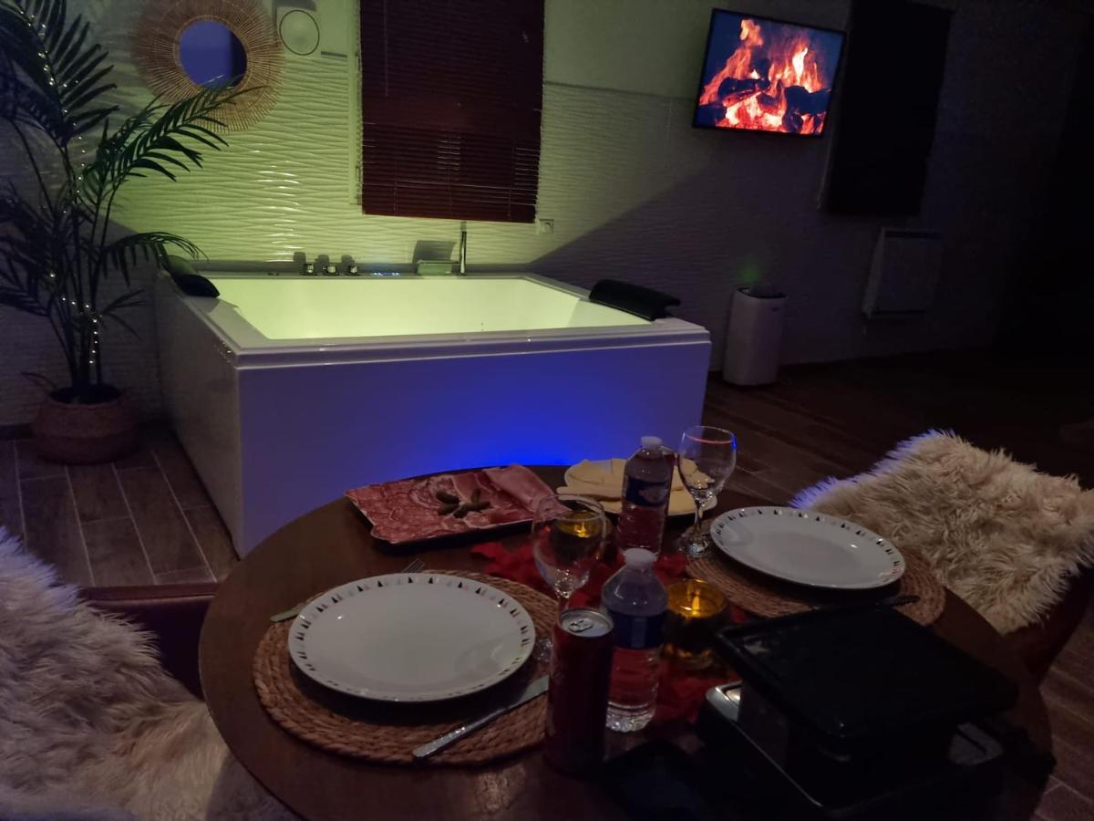 Suite De Charme Avec Jacuzzi Et Jardin Privatif Paris Au Calme Saint-Prix  Exterior foto
