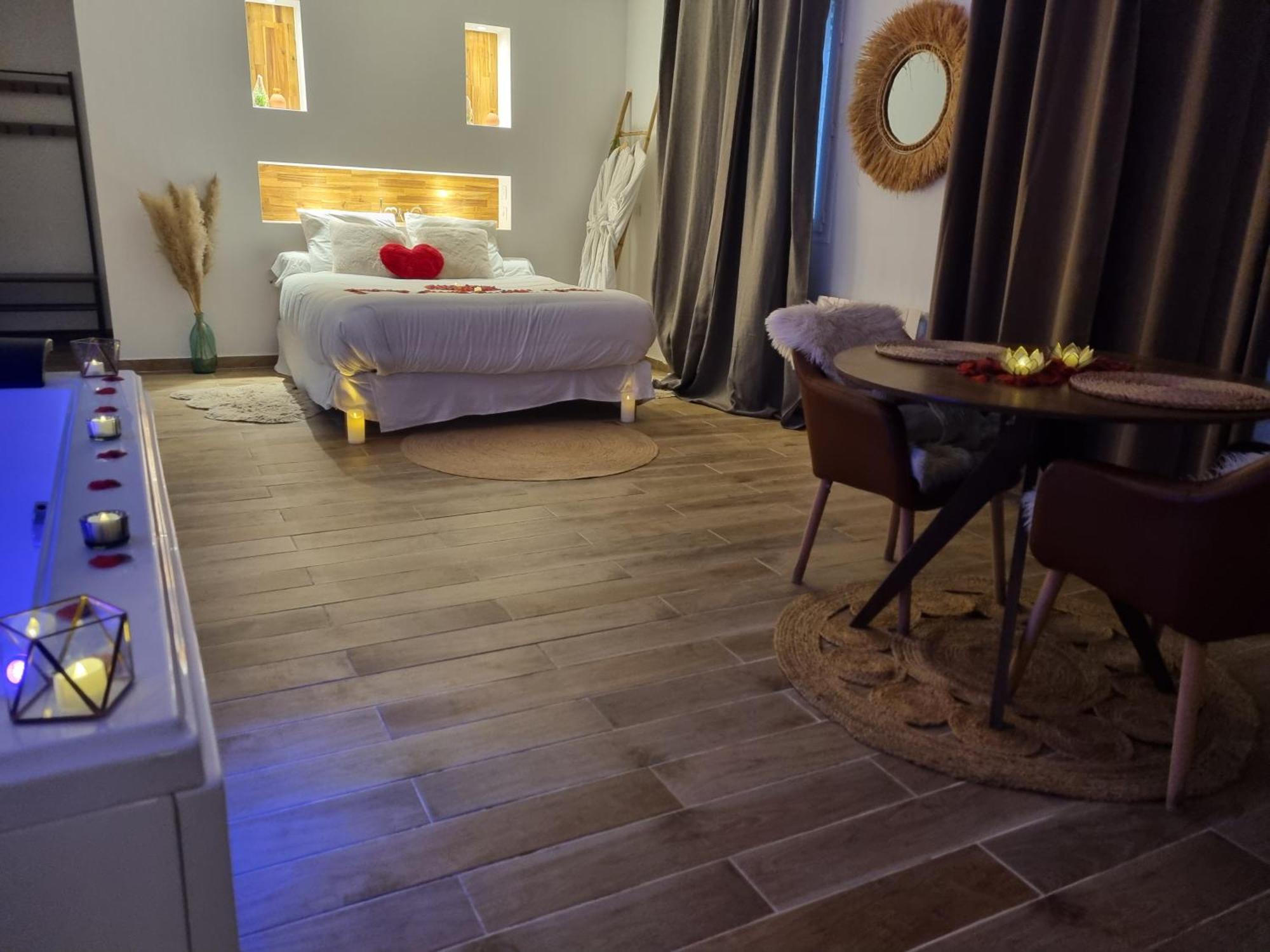 Suite De Charme Avec Jacuzzi Et Jardin Privatif Paris Au Calme Saint-Prix  Exterior foto