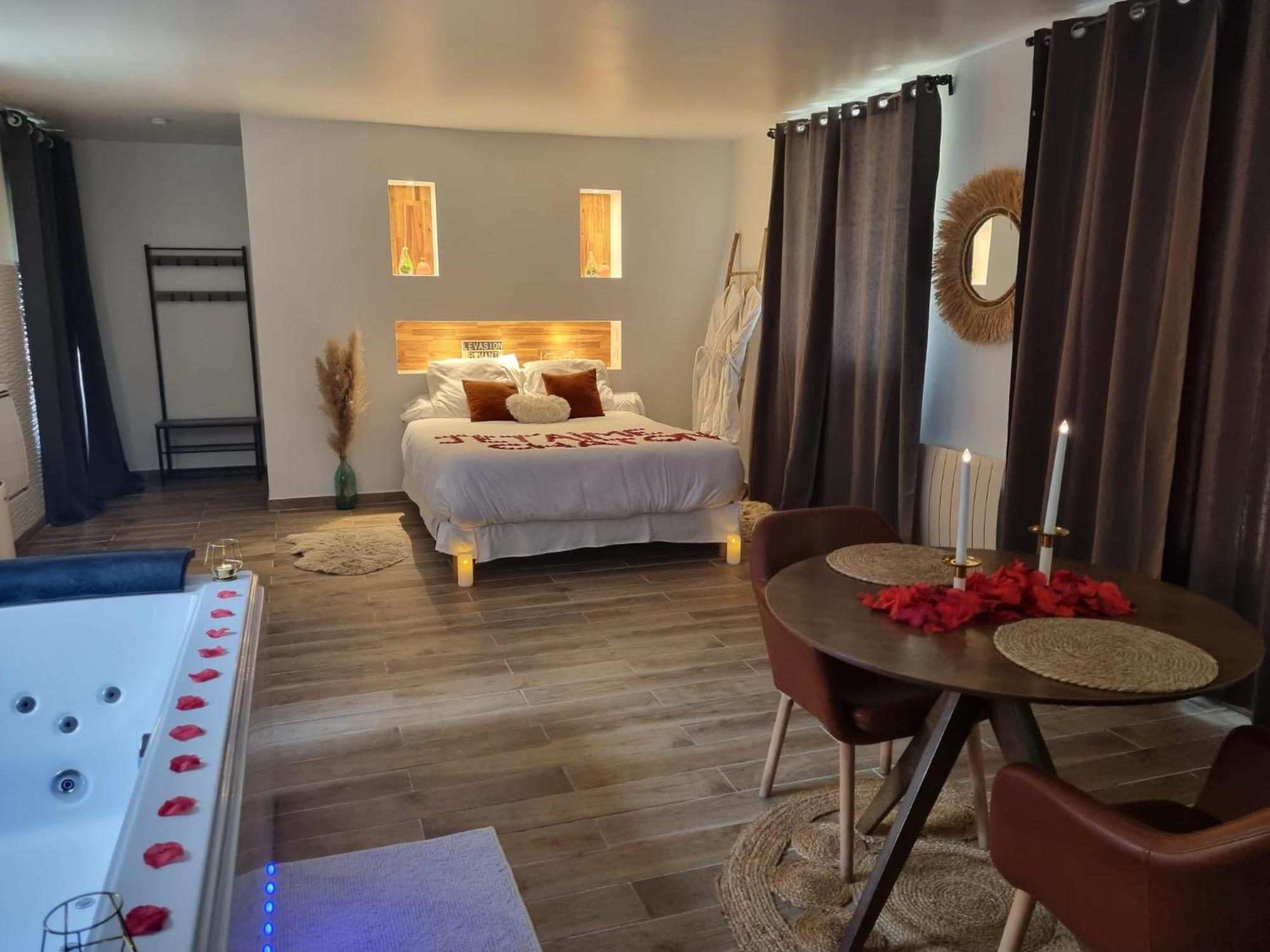 Suite De Charme Avec Jacuzzi Et Jardin Privatif Paris Au Calme Saint-Prix  Exterior foto