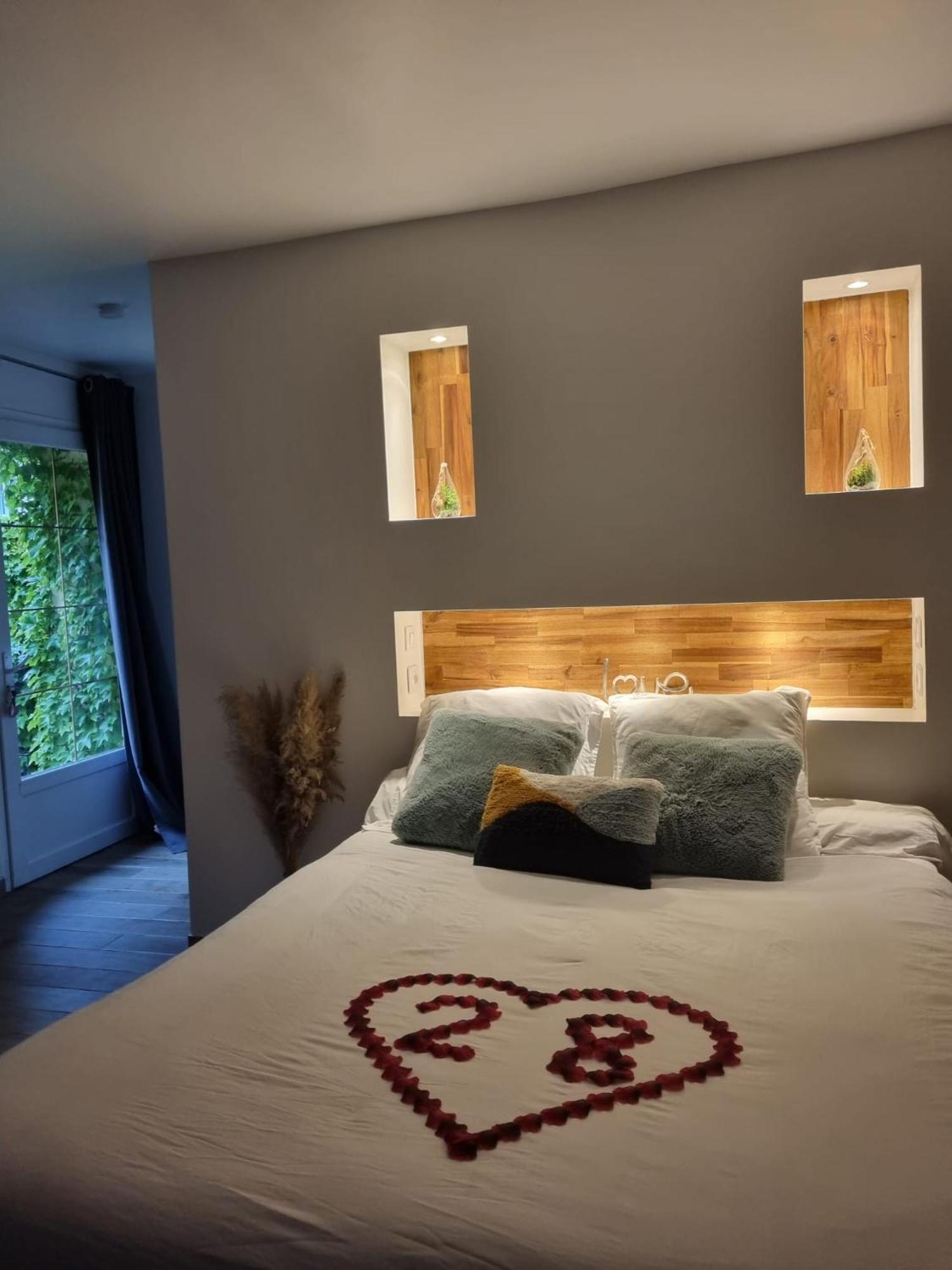 Suite De Charme Avec Jacuzzi Et Jardin Privatif Paris Au Calme Saint-Prix  Exterior foto