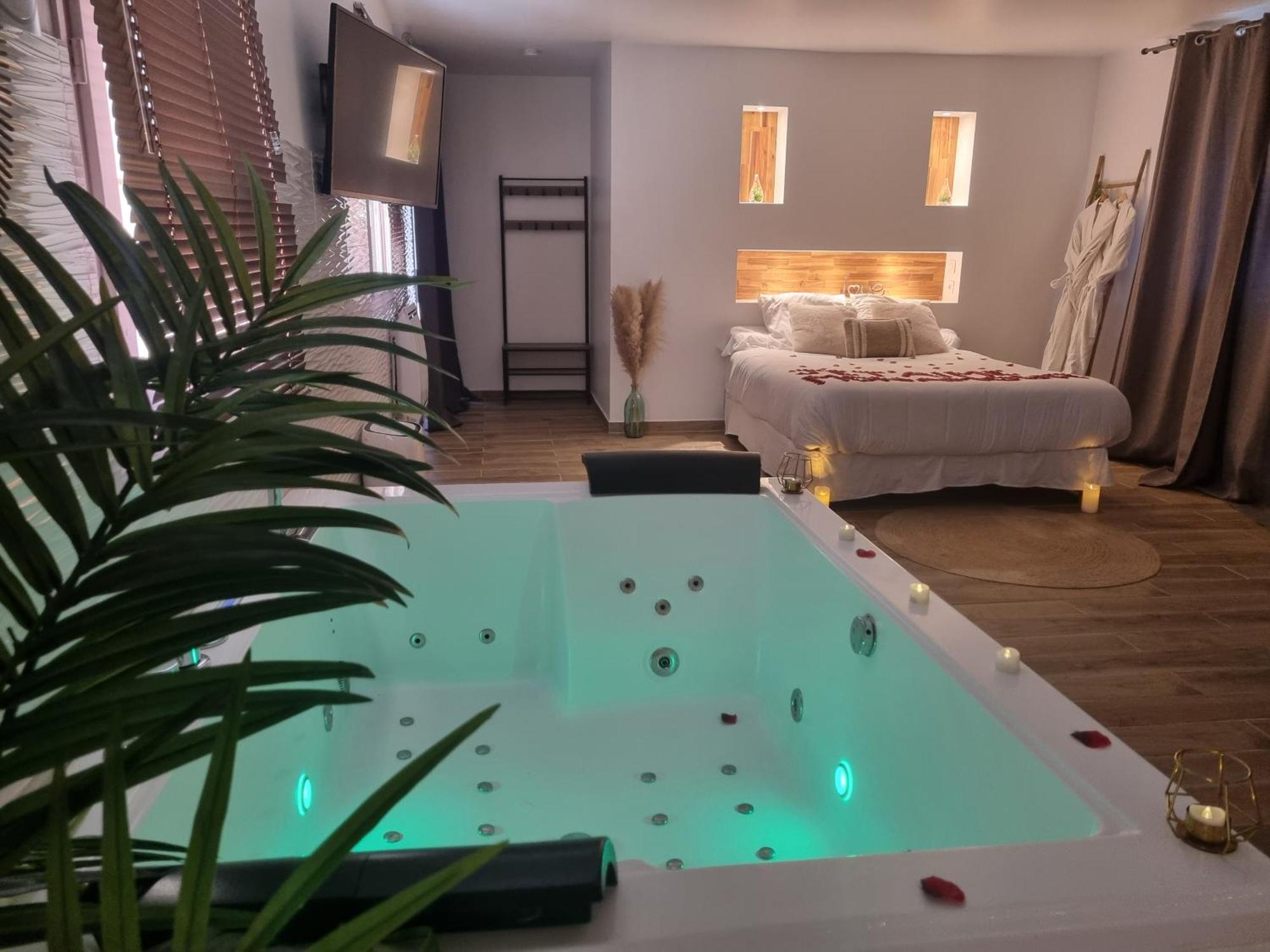 Suite De Charme Avec Jacuzzi Et Jardin Privatif Paris Au Calme Saint-Prix  Exterior foto