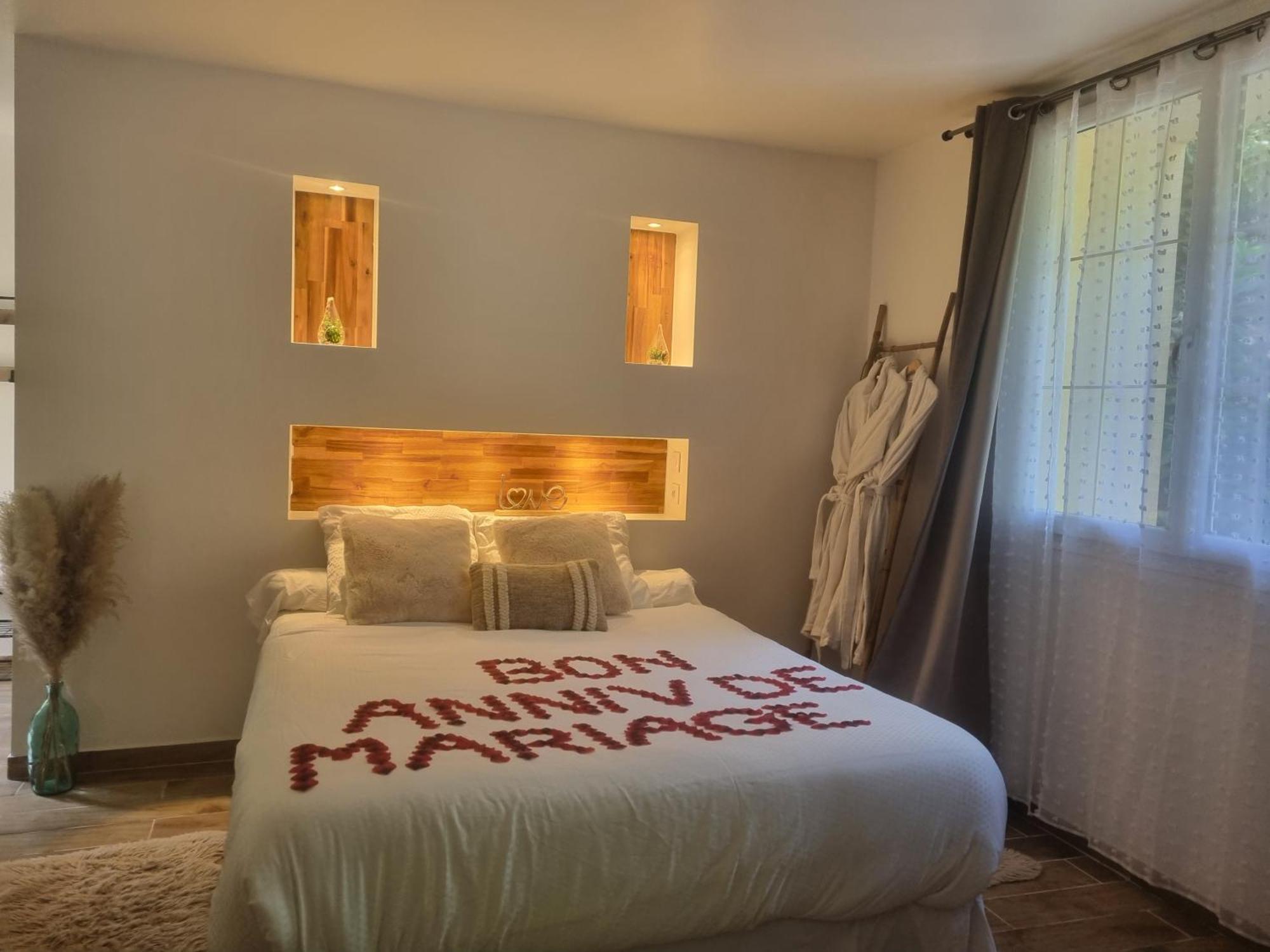 Suite De Charme Avec Jacuzzi Et Jardin Privatif Paris Au Calme Saint-Prix  Exterior foto