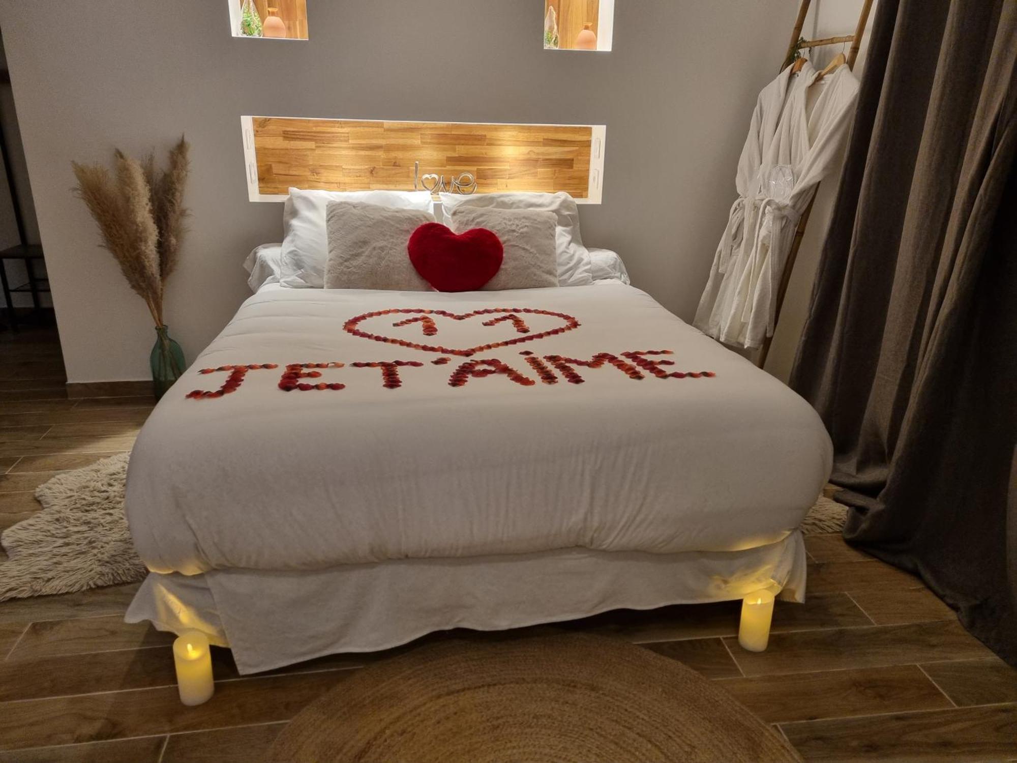 Suite De Charme Avec Jacuzzi Et Jardin Privatif Paris Au Calme Saint-Prix  Exterior foto
