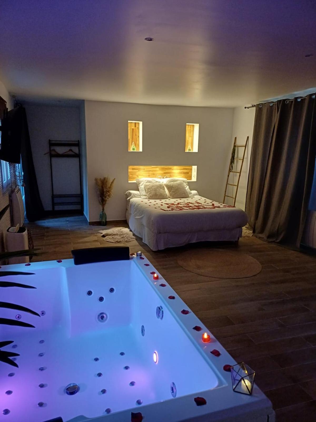 Suite De Charme Avec Jacuzzi Et Jardin Privatif Paris Au Calme Saint-Prix  Exterior foto