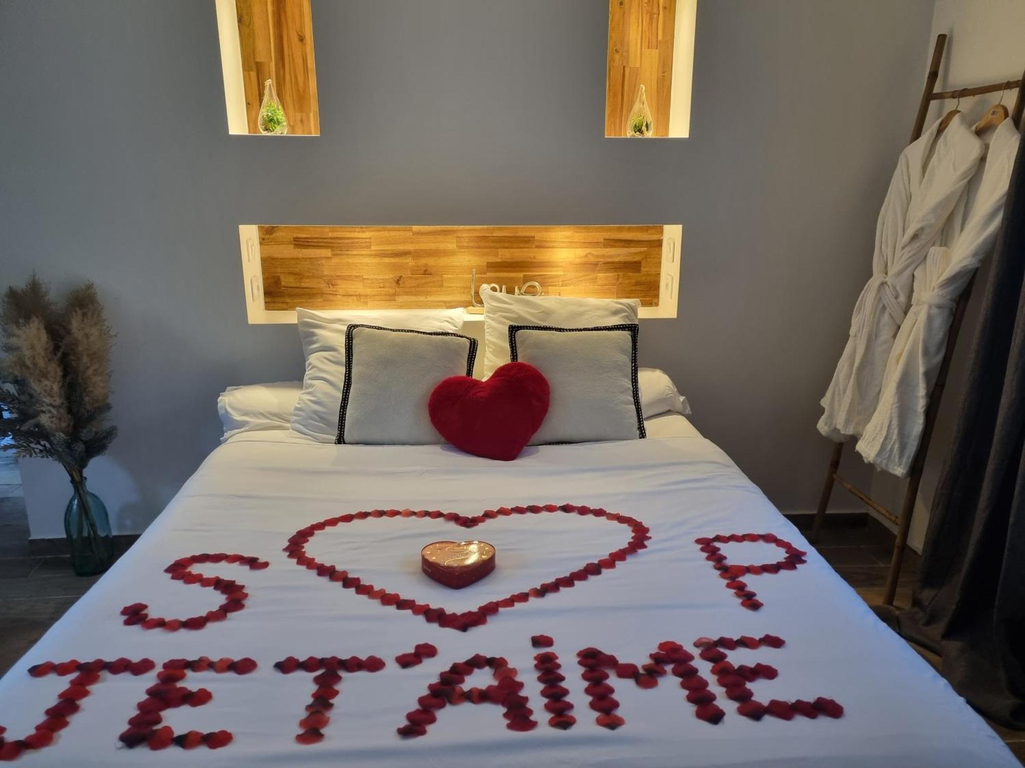 Suite De Charme Avec Jacuzzi Et Jardin Privatif Paris Au Calme Saint-Prix  Exterior foto
